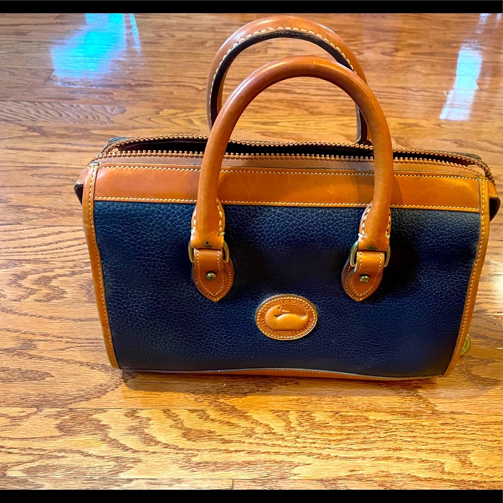 Vintage Dooney & Bourne all leather bag. Great condition, rarely used.